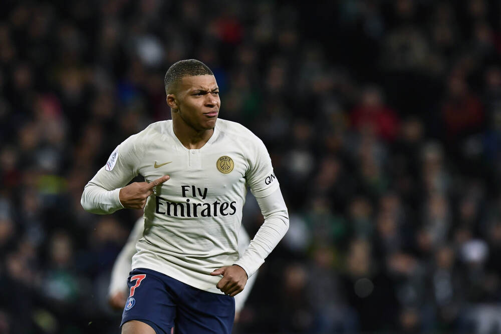 突发特讯！中国通告全球：福建舰，入列！舷号为18